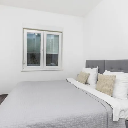 2 Bedroom Cozy In
