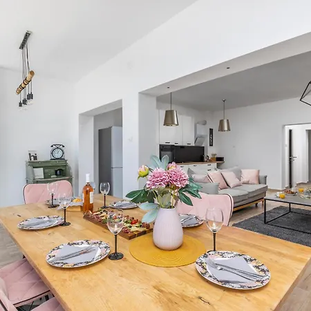 2 Bedroom Cozy In *