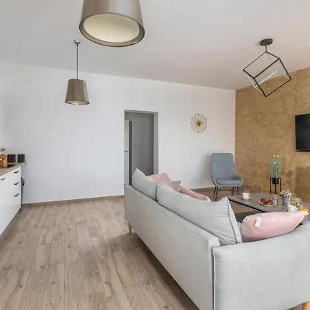 2 Bedroom Cozy In *