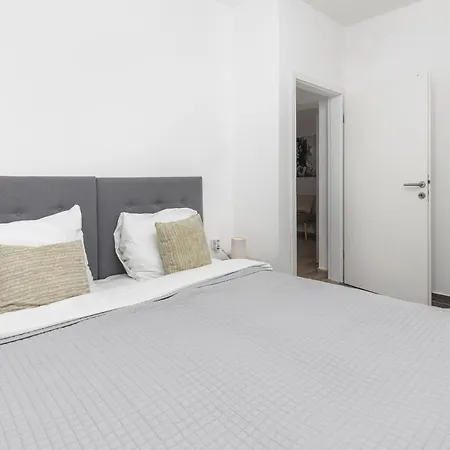 2 Bedroom Cozy In Διαμέρισμα Ριέκα