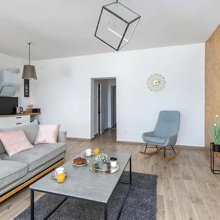 2 Bedroom Cozy In *